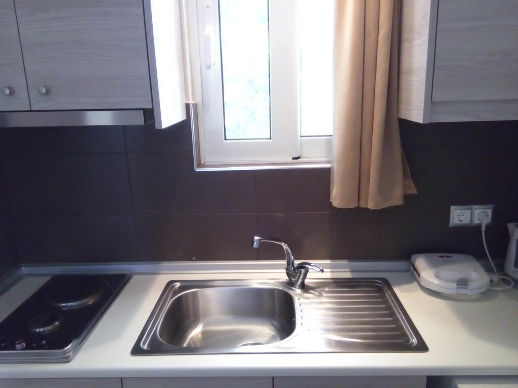 Karavos Hotel Apartments Archangelos  Ruang foto