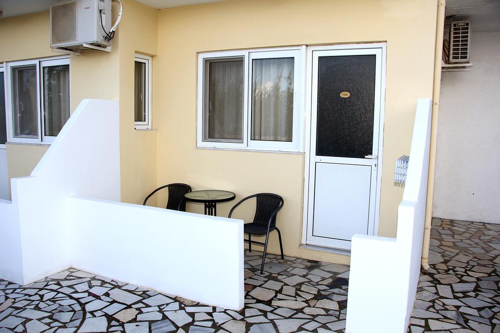 Karavos Hotel Apartments Archangelos  Ruang foto