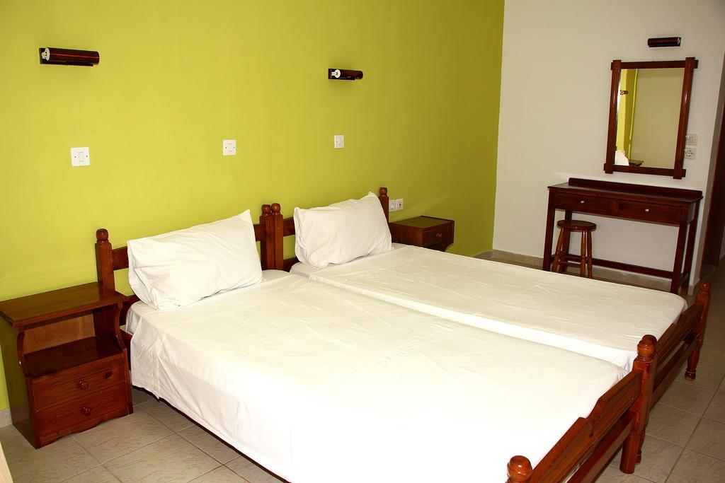 Karavos Hotel Apartments Archangelos  Ruang foto