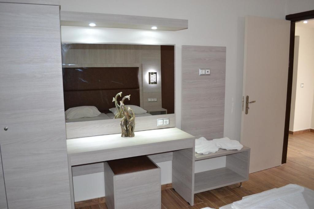 Karavos Hotel Apartments Archangelos  Ruang foto