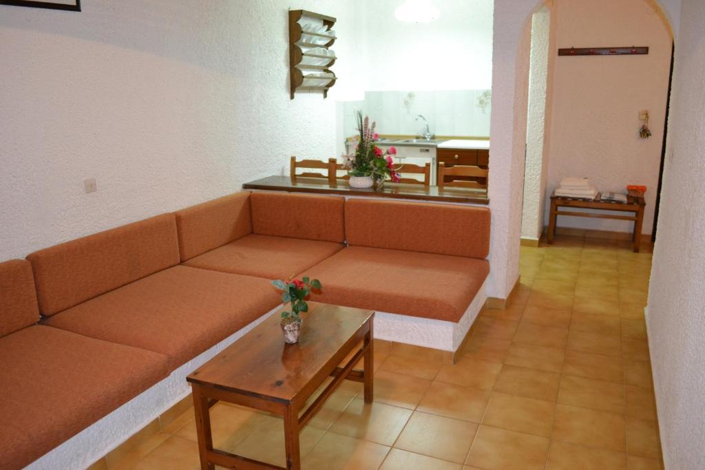 Karavos Hotel Apartments Archangelos  Ruang foto