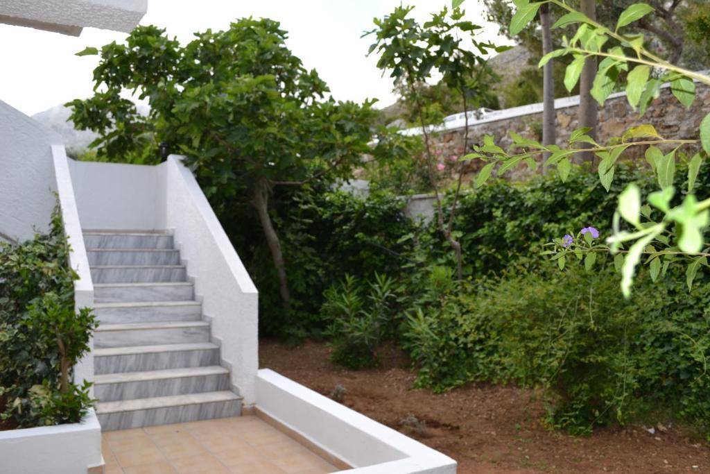 Karavos Hotel Apartments Archangelos  Bagian luar foto