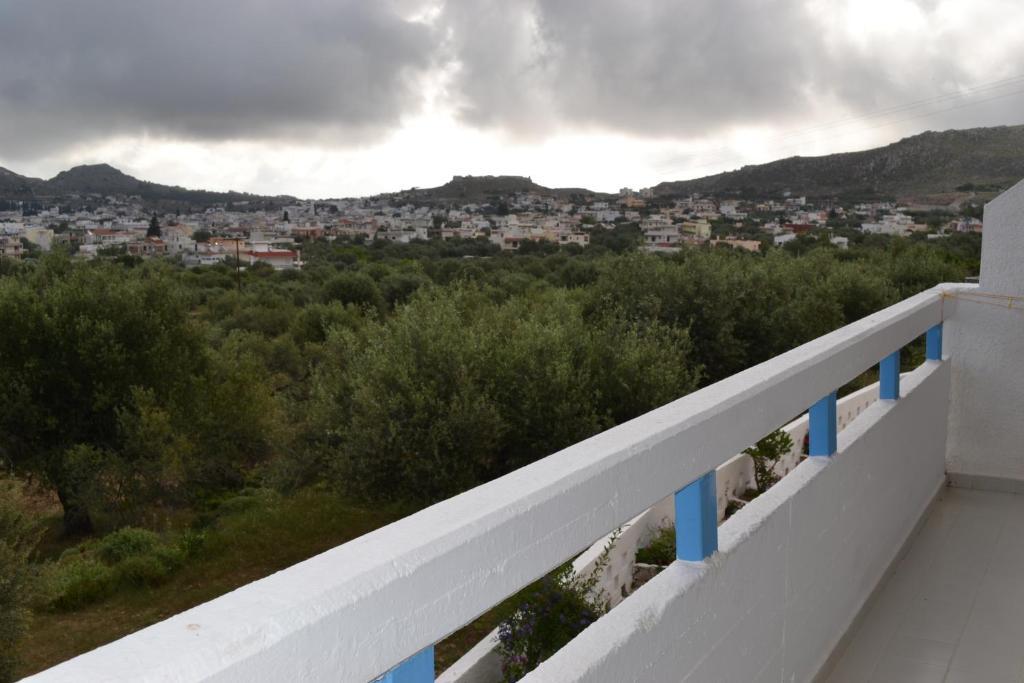 Karavos Hotel Apartments Archangelos  Ruang foto