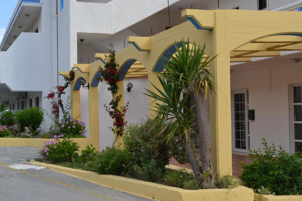 Karavos Hotel Apartments Archangelos  Bagian luar foto