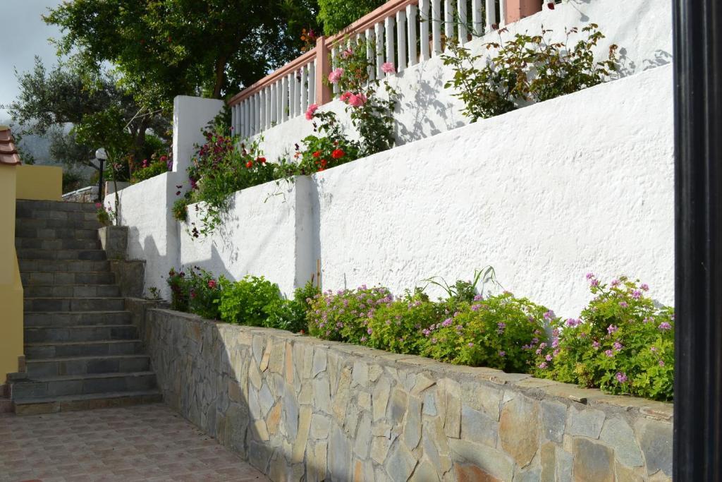 Karavos Hotel Apartments Archangelos  Bagian luar foto