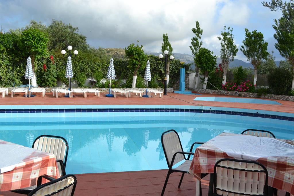 Karavos Hotel Apartments Archangelos  Bagian luar foto