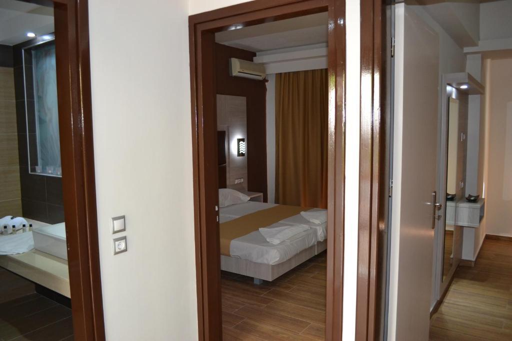 Karavos Hotel Apartments Archangelos  Bagian luar foto
