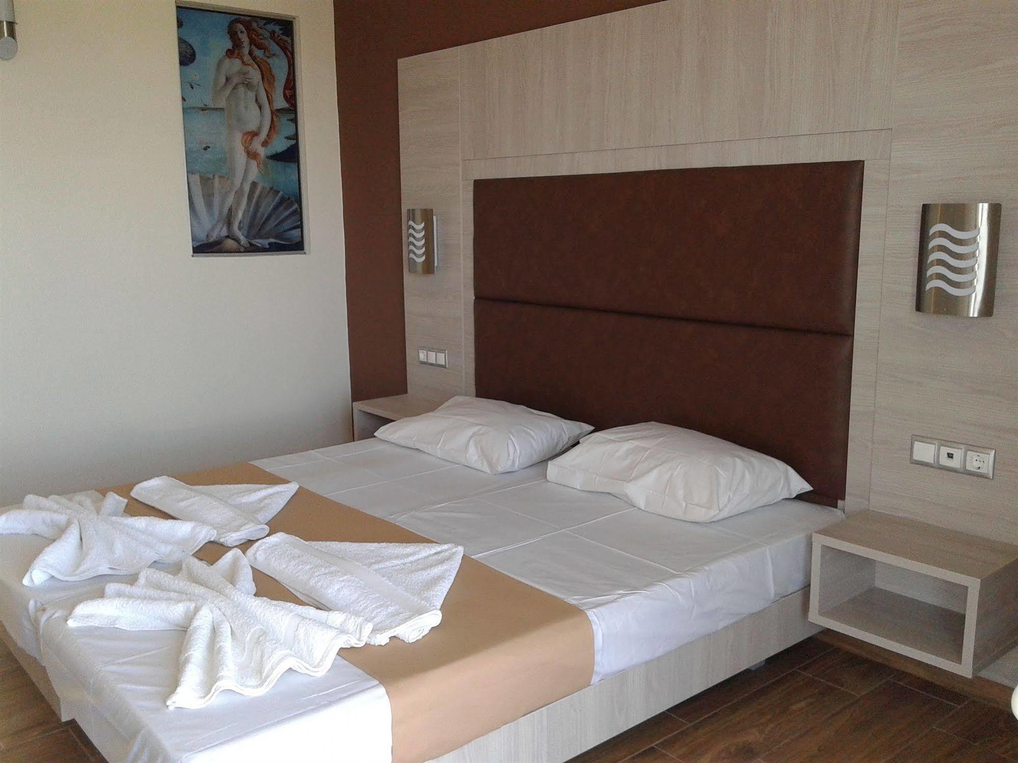 Karavos Hotel Apartments Archangelos  Bagian luar foto