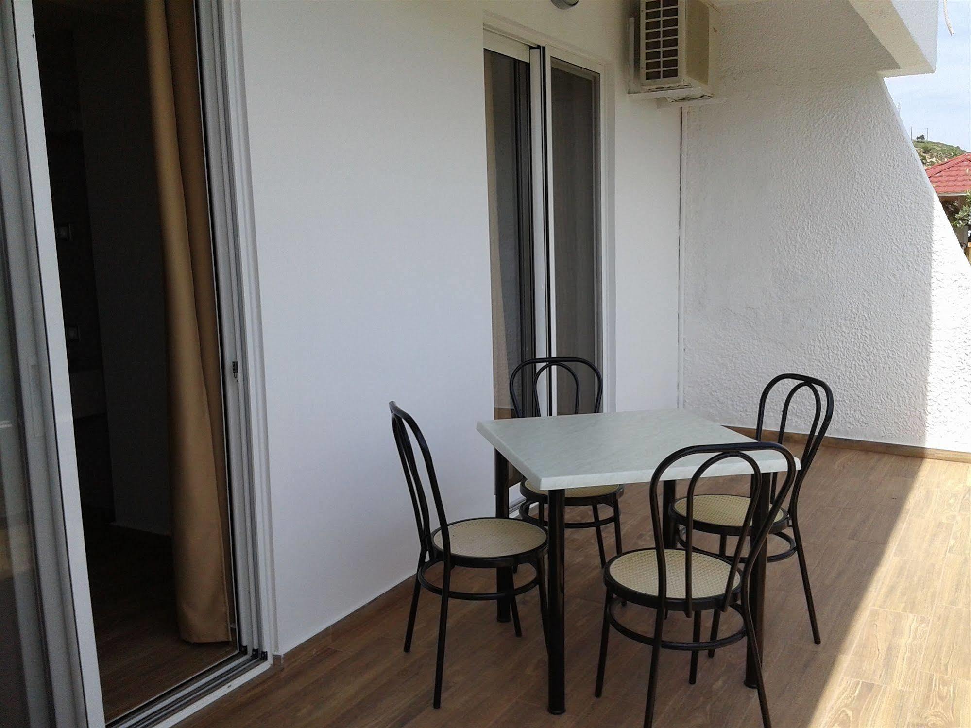 Karavos Hotel Apartments Archangelos  Bagian luar foto